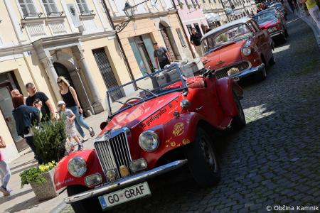 Mednarodna revija starodobnikov v Kamnik privabila ljubitelje klasičnih vozil (19)